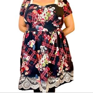 Beautiful fall floral dress from Modcloth plus size 1X Dolce & Gabbana vibes!